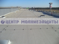 Держатель токоотвода 8-10 мм для плоской мембранной кровли с бетоном